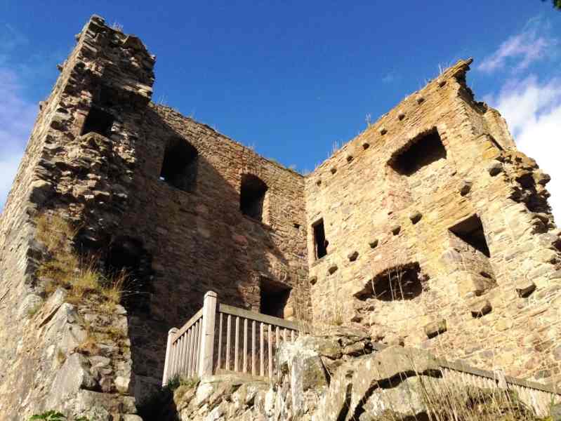 Похоже, в замке Драмин было три этажа — It seems there were three floors in Drumin Castle
